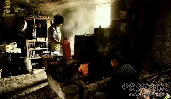 農(nóng)村燒柴火的日子再也回不去了(圖1)