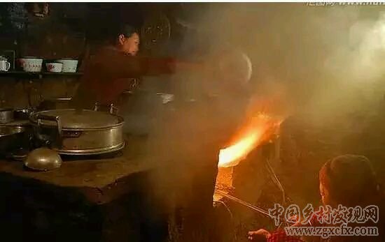 農(nóng)村燒柴火的日子再也回不去了(圖5)