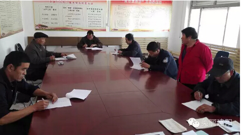 他們?nèi)绾螖[平質(zhì)疑識(shí)別“貧困戶”的？(圖13)
