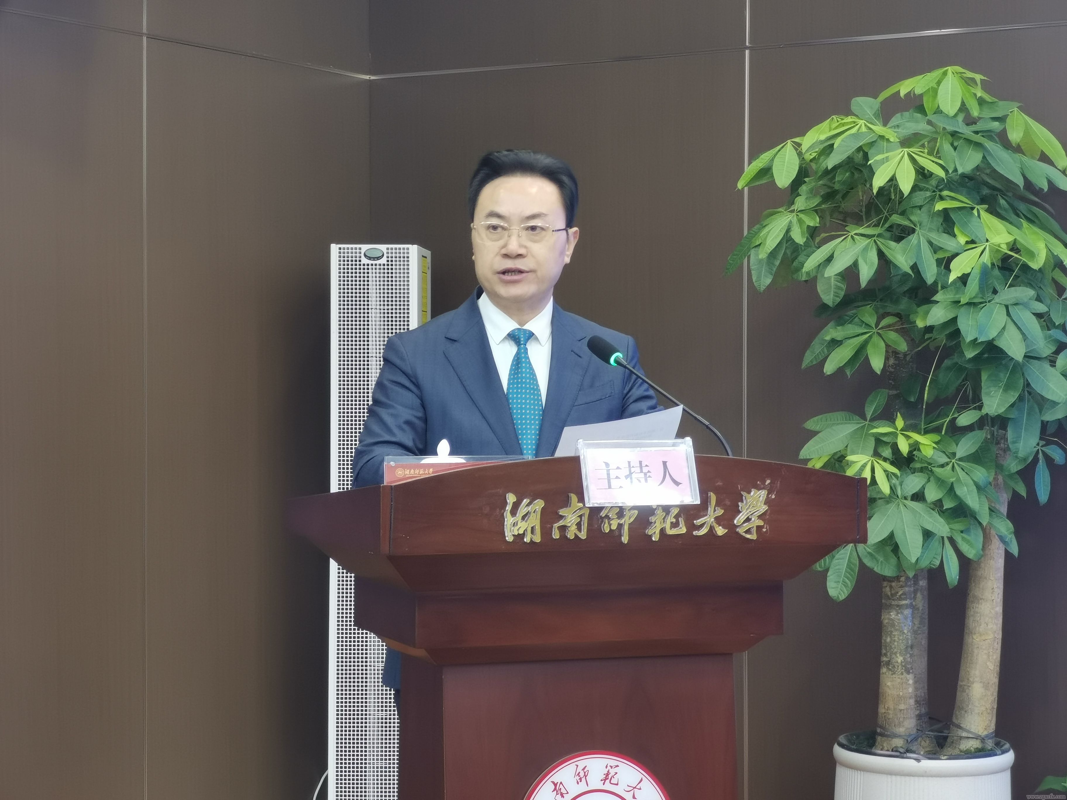 劉仲華.jpg