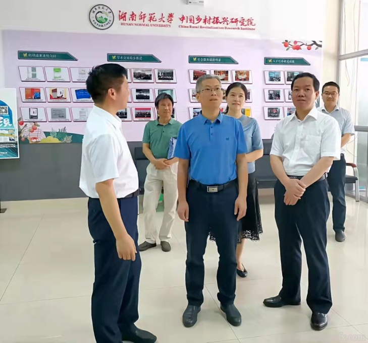 省委宣傳部副部長劉學到湖南師大鄉研院調研(圖1)